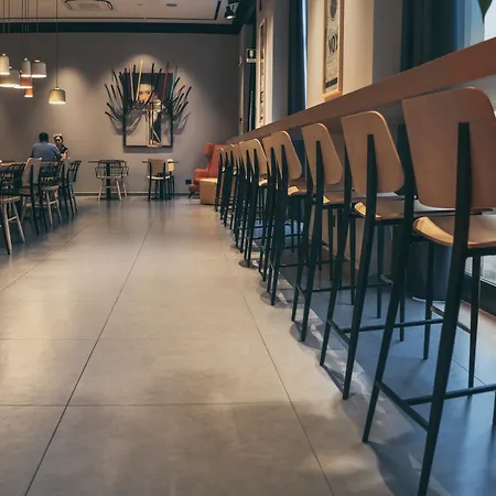 מלון The Poet 4*