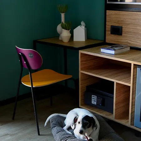 The Poet לה ספציה