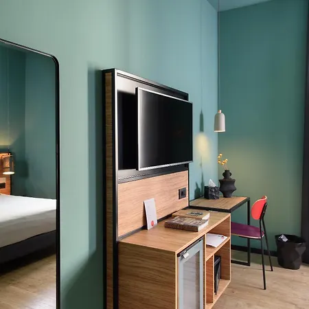 The Poet 4* לה ספציה