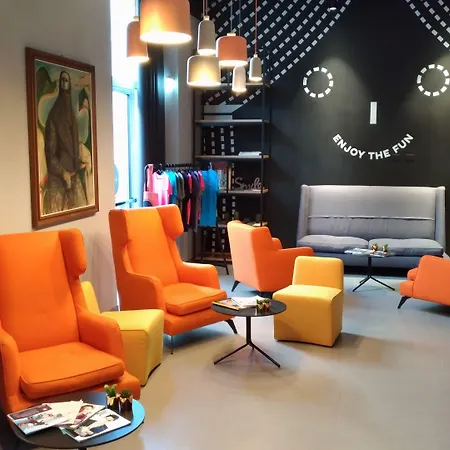 The Poet לה ספציה