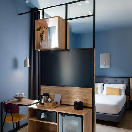 מלון The Poet 4*