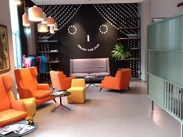 Отель The Poet 4*
