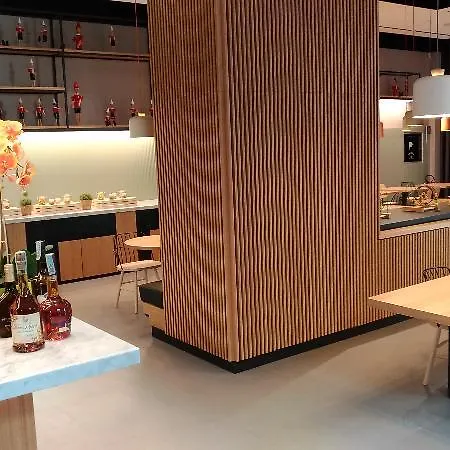 诗人酒店 4*
